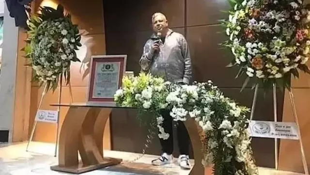 Kendi cenazesinde bir anda ortaya çıktı, yakınları sinir krizi geçirdi Kendi cenazesinde bir anda ortaya çıktı, yakınları sinir krizi geçirdi