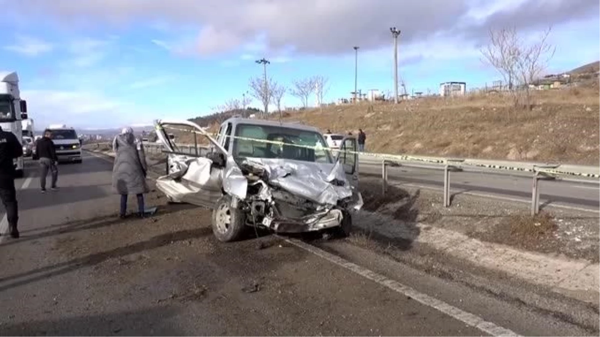 KIRIKKALE - Trafik kazasında 1 kişi öldü, 4 kişi yaralandı
