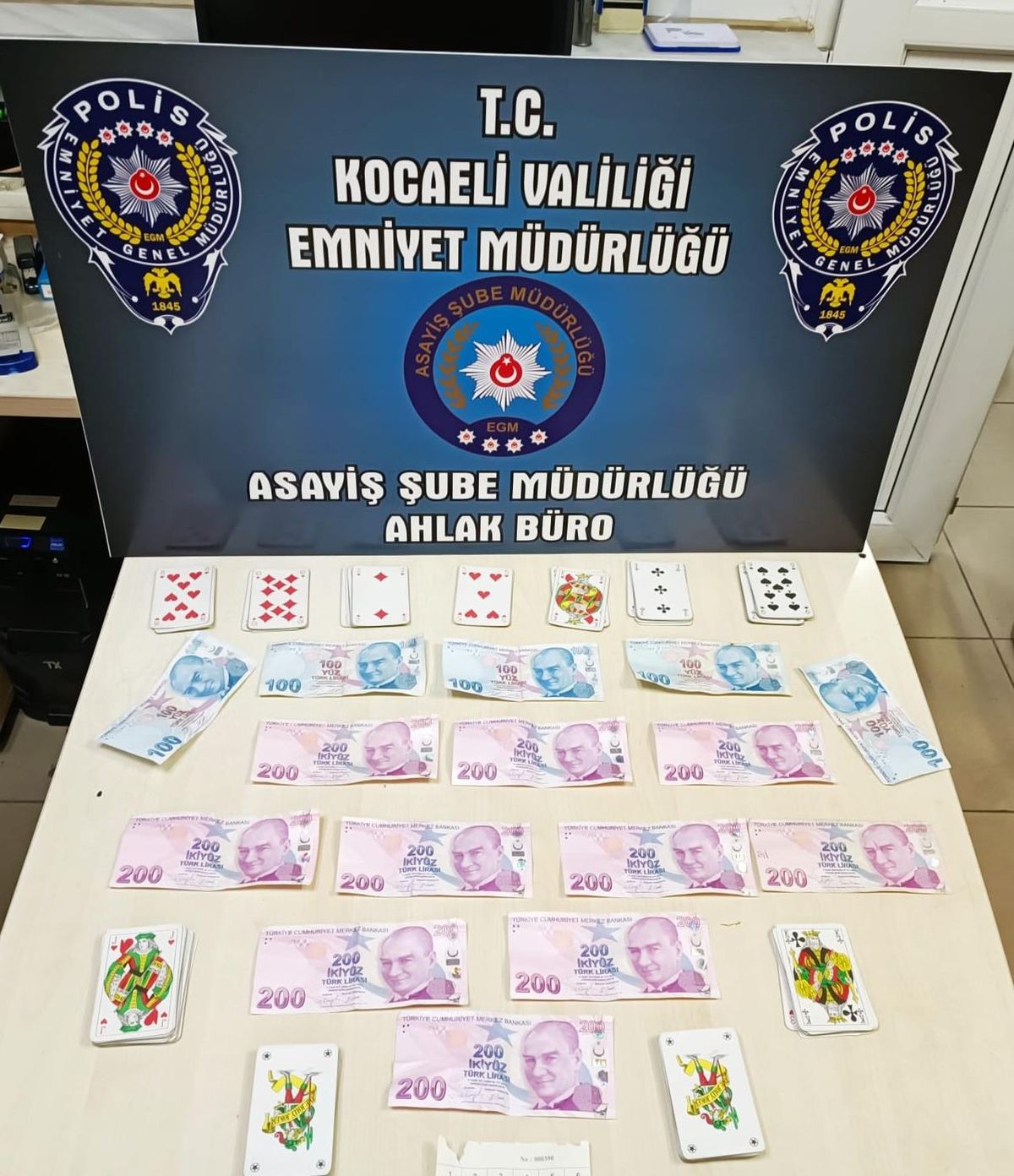 Kocaeli\'de kumar oynayan 4 kişiye para cezası