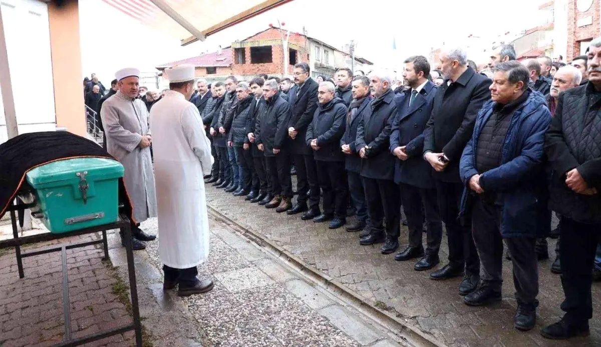 Kütahya Belediye Başkanı Alim Işık\'ın annesi vefat etti