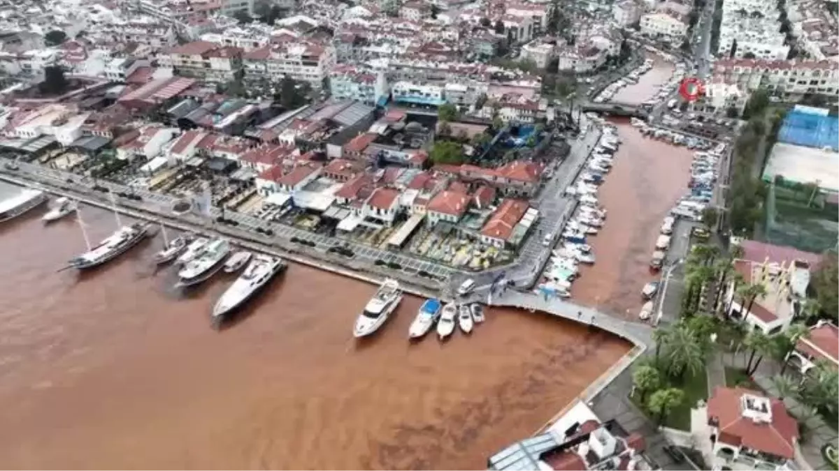 Marmaris\'te denizin rengi değişti