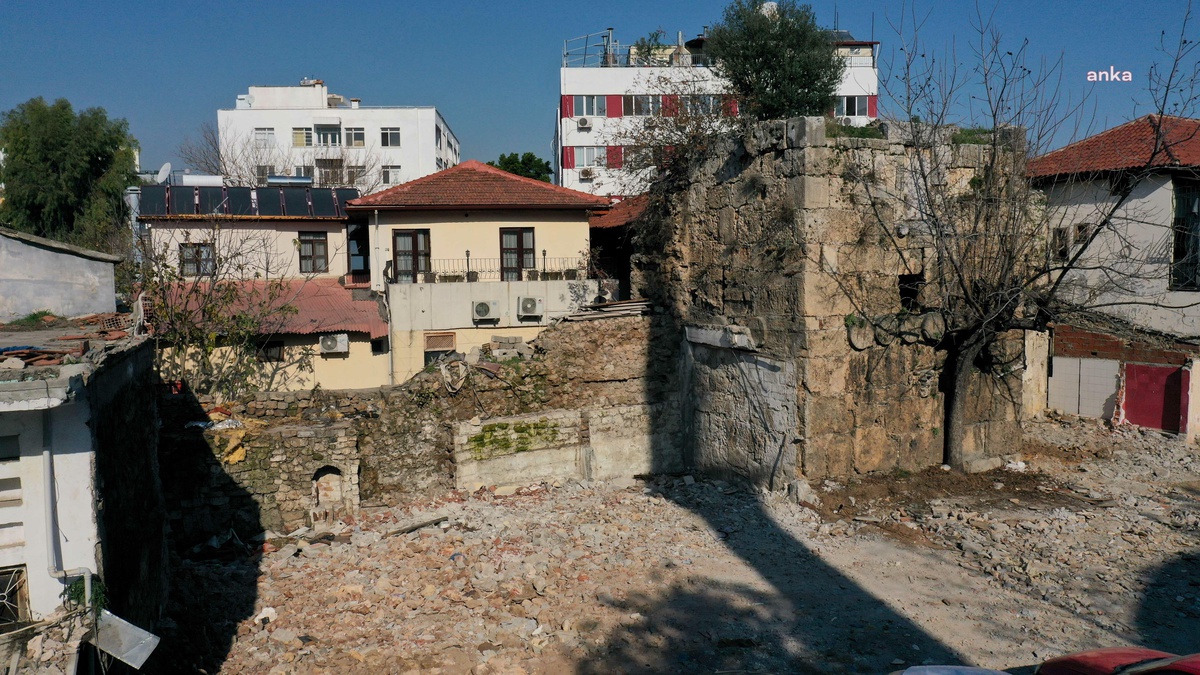 Muratpaşa Belediyesi, Kaleiçi Surlarını Gün Yüzüne Çıkartıyor