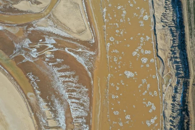 Sarı Nehir'de Soğuk Hava Buz Yığılmasına Neden Oldu