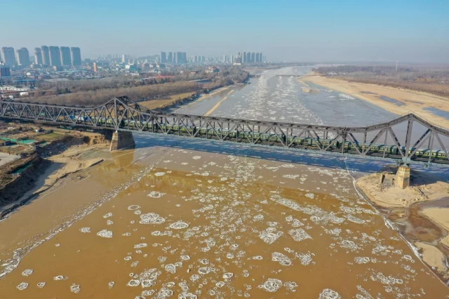Sarı Nehir'de Soğuk Hava Buz Yığılmasına Neden Oldu