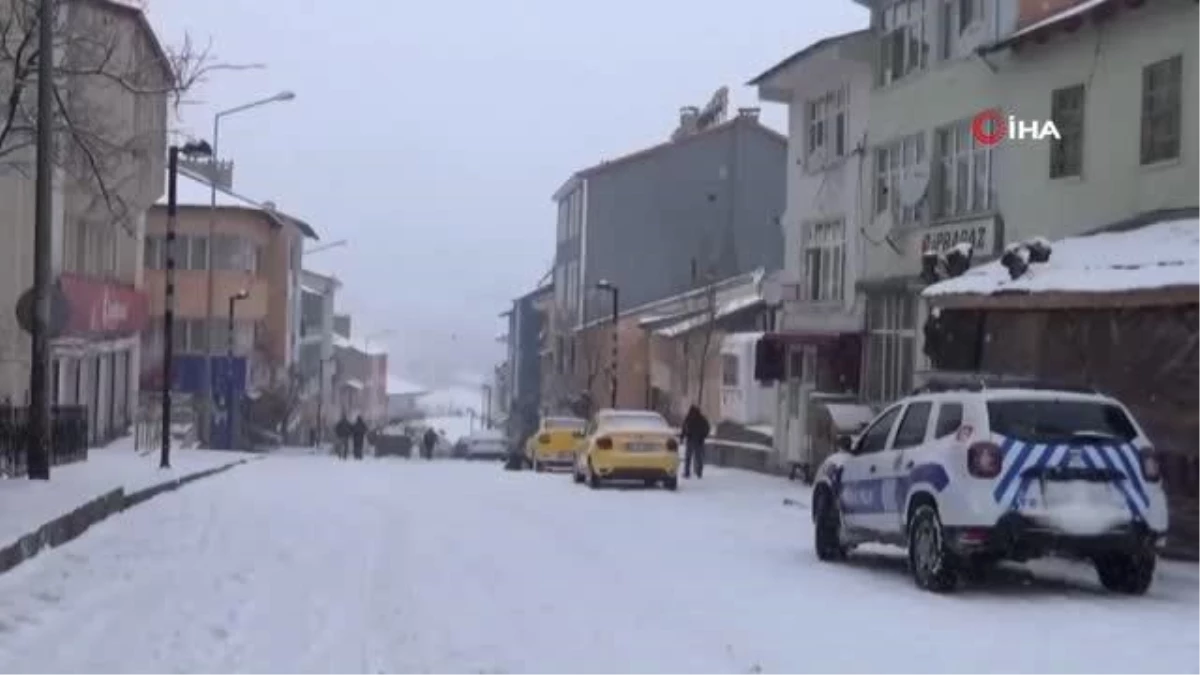 Son yılların en kurak kış mevsimini yaşayan Pülümür\'de kar sevinci
