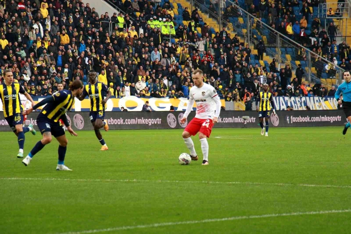 Spor Toto Süper Lig: MKE Ankaragücü: 0 Gaziantep FK: 0 (İlk yarı)