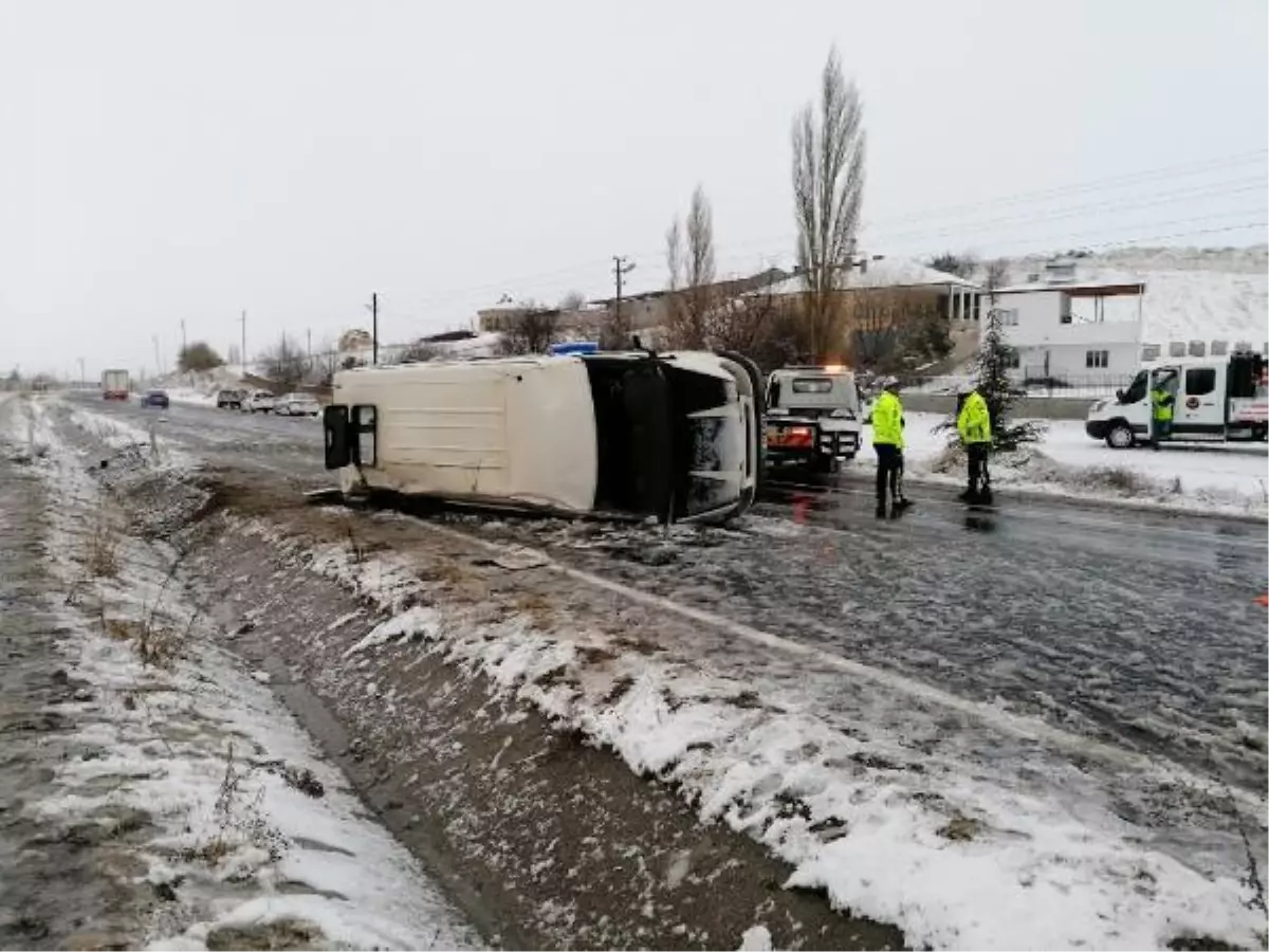 Tarım işçilerini taşıyan minibüs devrildi: 1 ölü, 13 yaralı