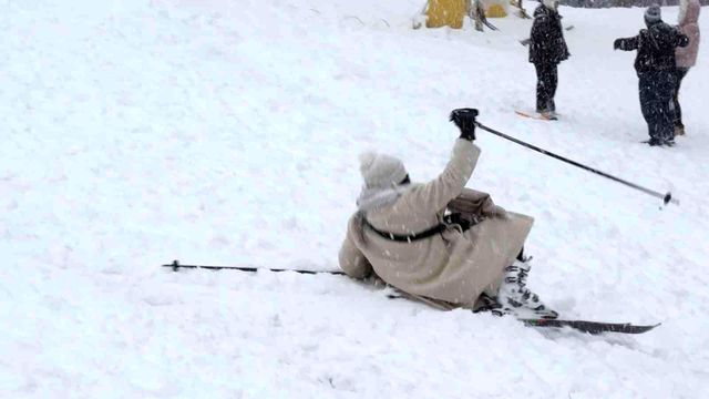 Uludağ'da özlenen manzara! İki gündür aralıksız yağıyor, kar kalınlığı 35 santimetreye ulaştı Uludağ'da özlenen manzara! İki gündür aralıksız yağıyor, kar kalınlığı 35 santimetreye ulaştı