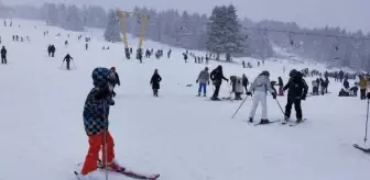 Uludağ'da kar kalınlığı 30 santimetreyi aştı
