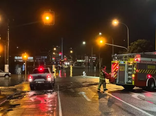 Yeni Zelanda, Geniş Çaplı Sellerin Ardından En Büyük Kenti Auckland'da Olağanüstü Hal İlan Etti