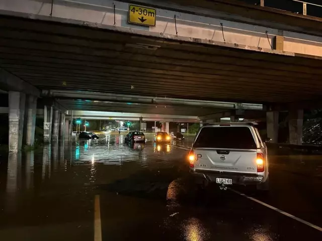 Yeni Zelanda, Geniş Çaplı Sellerin Ardından En Büyük Kenti Auckland'da Olağanüstü Hal İlan Etti