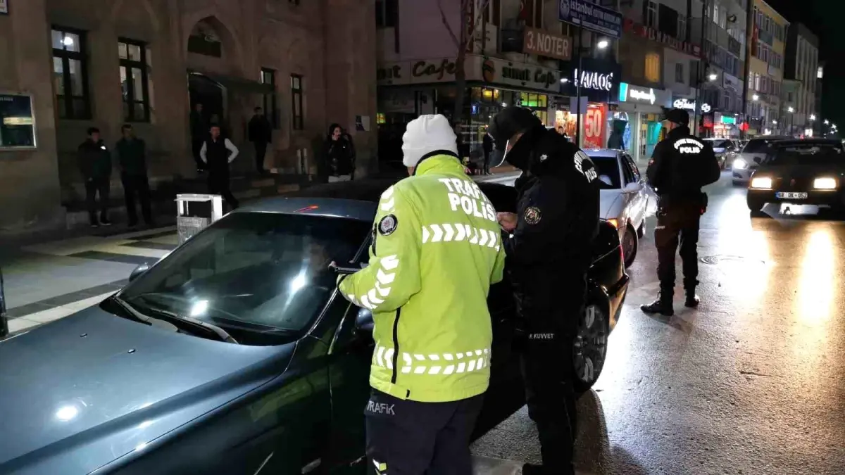 Aksaray'da Çevik Kuvvetten 'şok' denetim