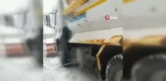 Çukurca'da kar yağışı hayatı olumsuz etkiledi