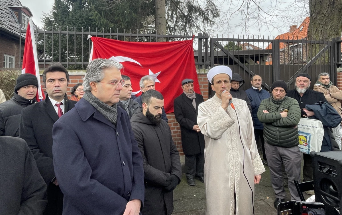 Danimarka\'daki Müslümanlar Kur\'an-ı Kerim yakılmasını protesto etti