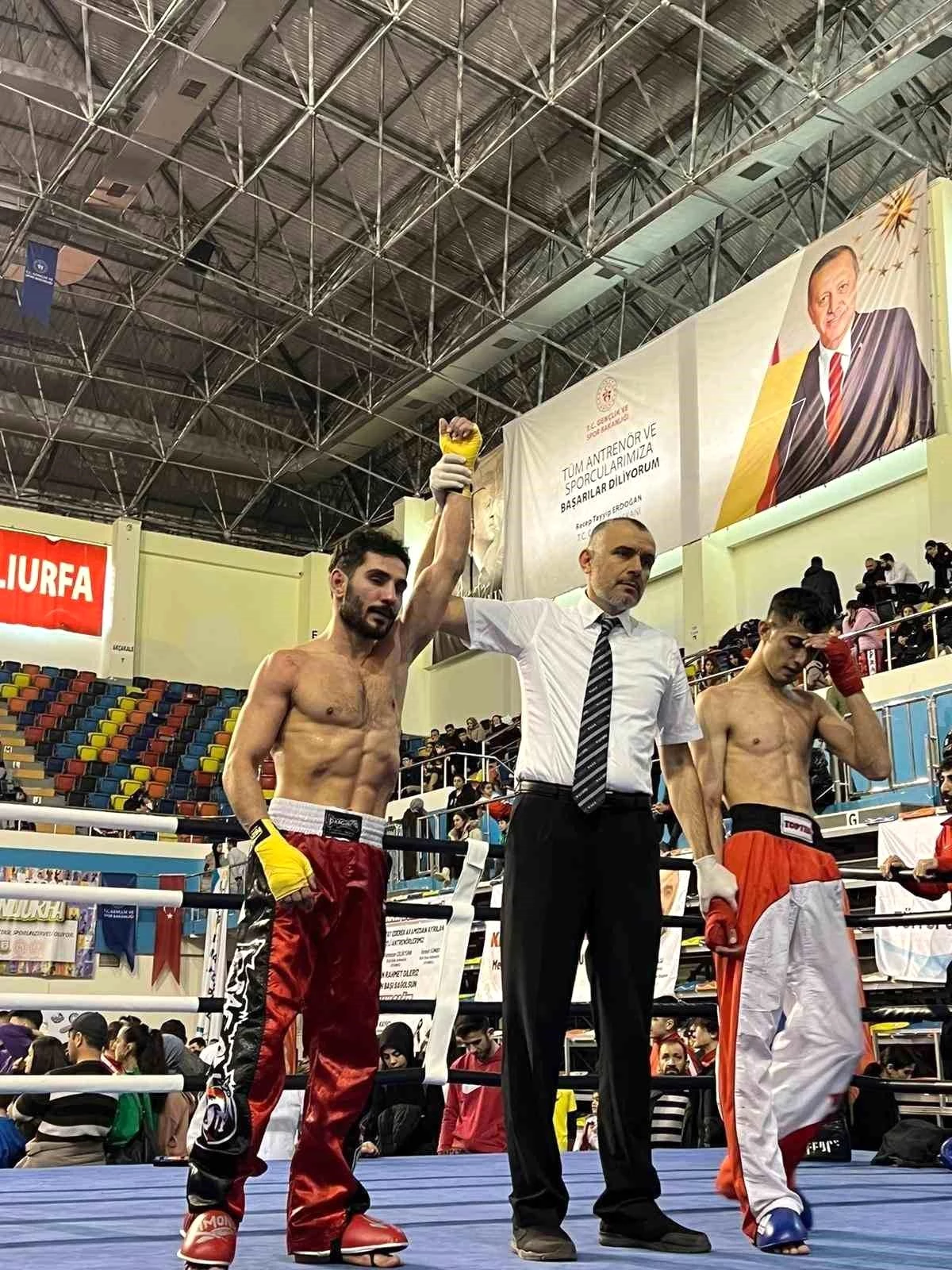 Emre Karaca Türkiye Açık Kick Boks Turnuvası\'na damgasını vurdu