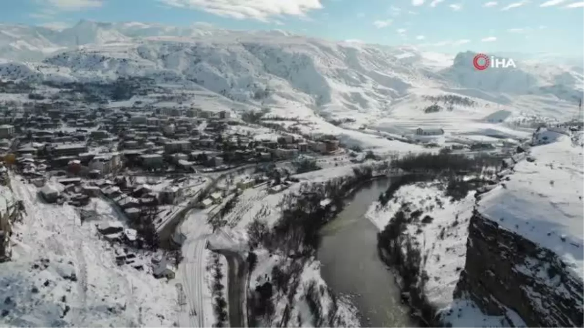 Erzincan güne karla uyandı