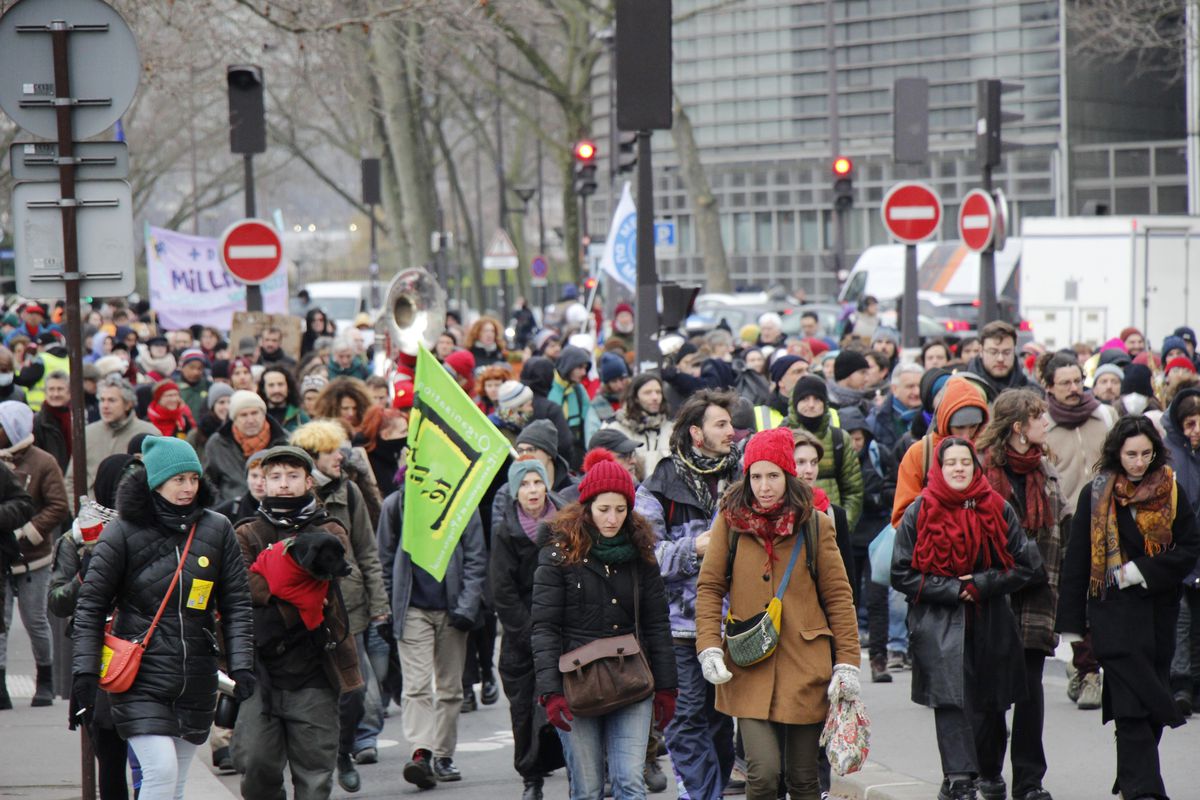 Fransa'da kirasını ödeyemeyenlerin tahliyesini kolaylaştıran tasarı protesto edildi