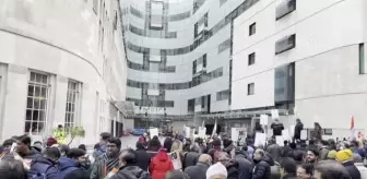 Hindistan Başbakanı Modi hakkında yayınlanan belgesel, BBC önünde protesto edildi