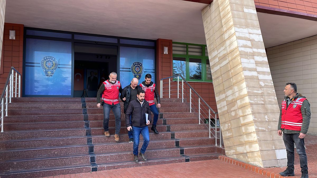 Isparta\'da ölü bulunan site yöneticisinin cenazesi toprağa verildi