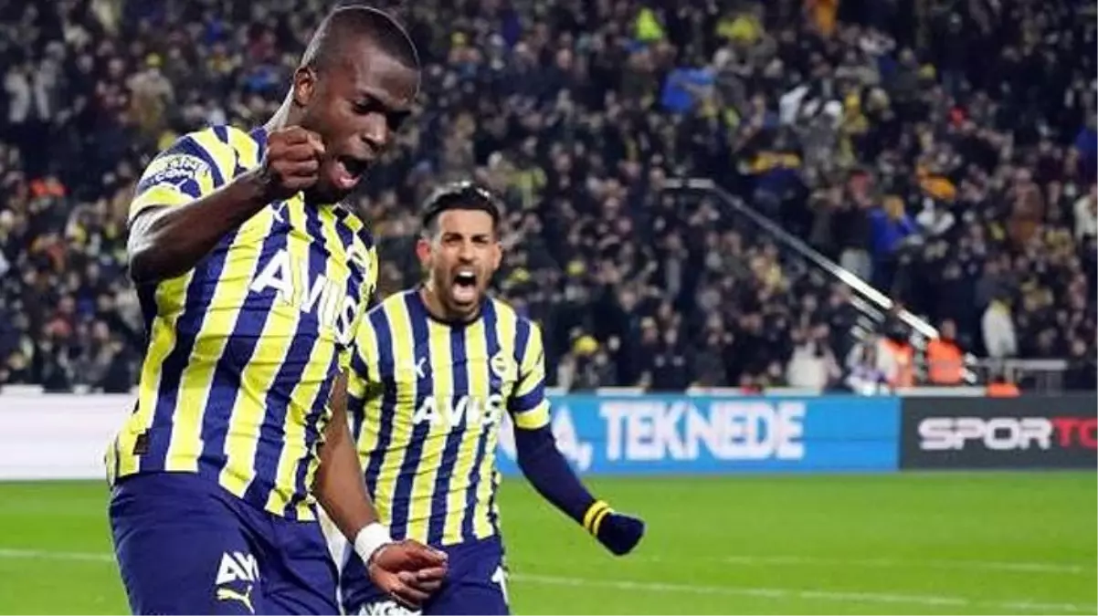 Kasımpaşa maçı sonrası Valencia\'yı küvette paylaşan Fenerbahçe, sosyal medyayı yıktı