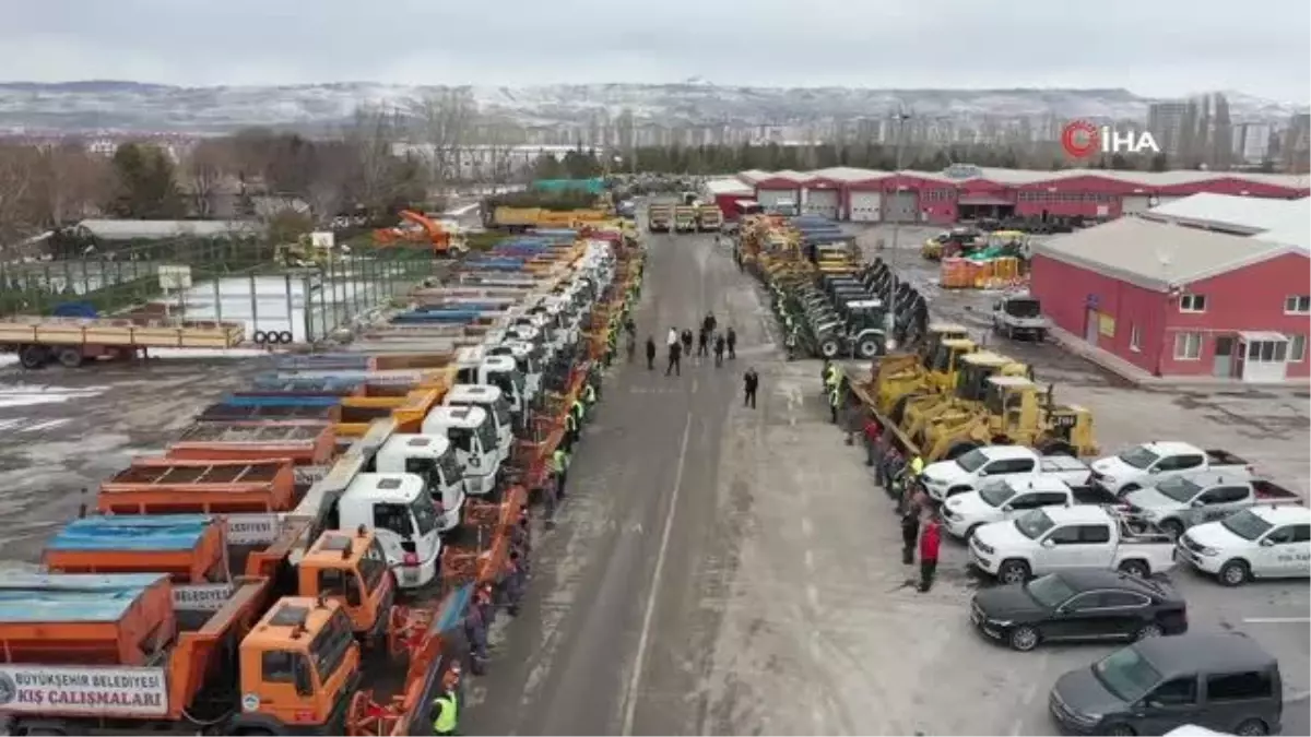 Kayseri\'de karda kapanan 111 mahalle yolu ulaşıma açıldı