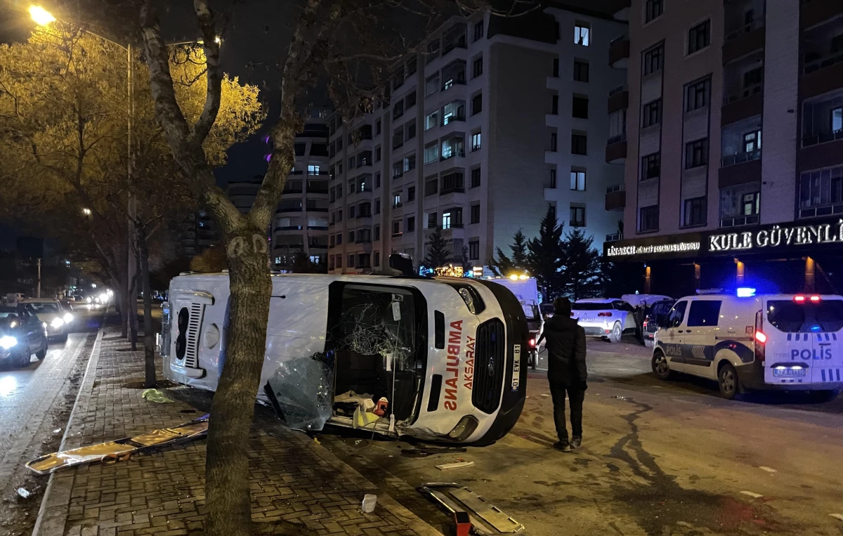 Konya\'da ambulans ile otomobilin çarpışması sonucu 4 kişi yaralandı