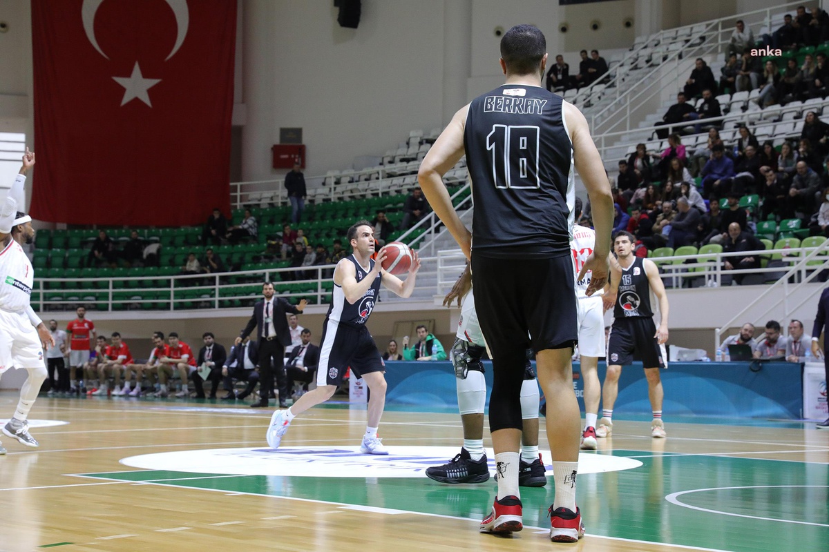 Mersin Büyükşehir Basketbol Takımı, Karşıyaka\'yı Mağlup Etti