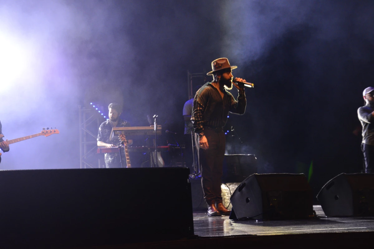 Şarkıcı Gökhan Türkmen Bursa\'da konser verdi