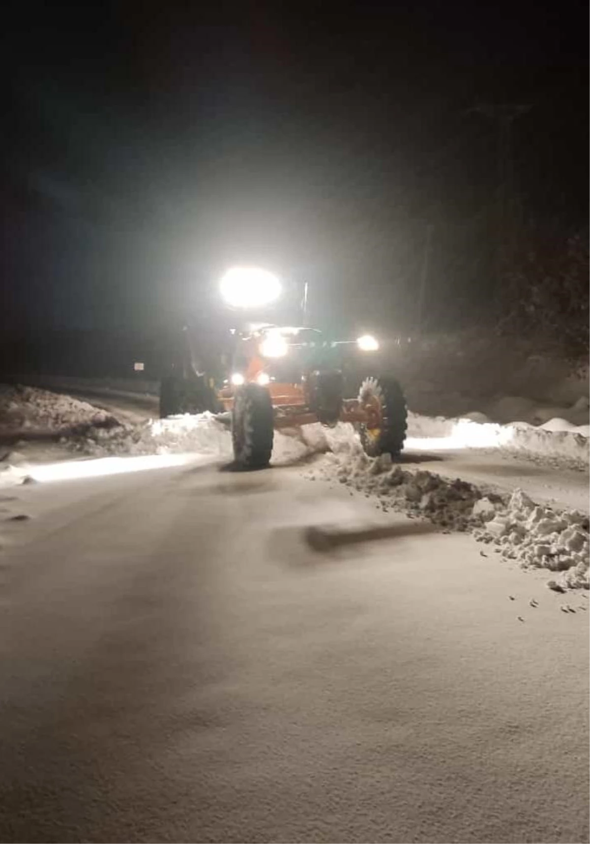 Siirt\'te kar ve tipiden 7 köy yolu ulaşıma kapandı