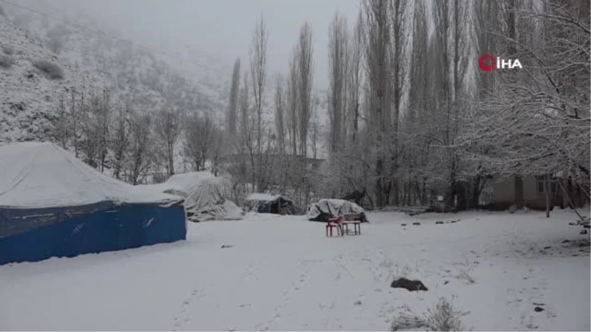 Şırnak\' ta etkili olan kar yağışı kısa sürede yarım metreyi buldu