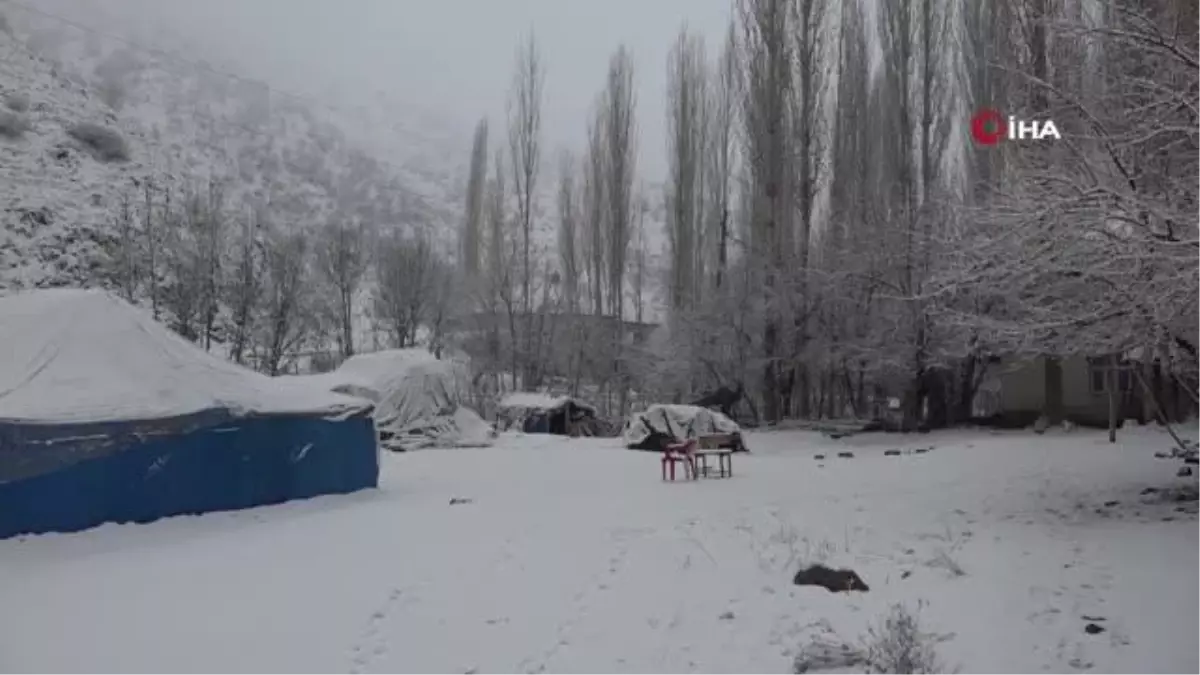 Şırnak\' ta etkili olan kar yağışı kısa sürede yarım metreyi buldu