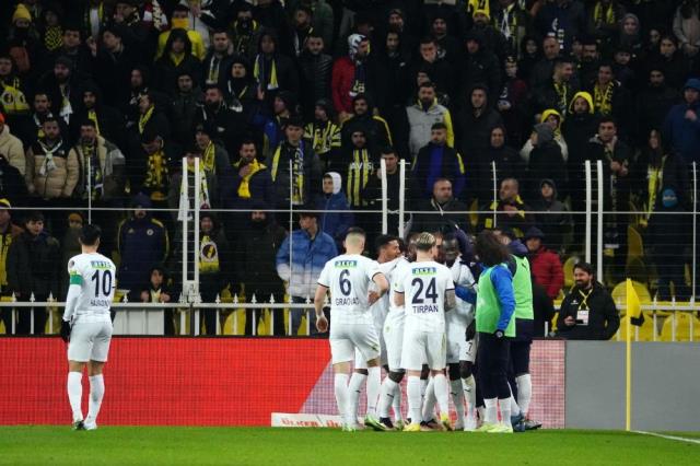 Son Dakika: Kadıköy'de Valencia'nın gecesi! Fenerbahçe, Kasımpaşa'yı rahat geçti