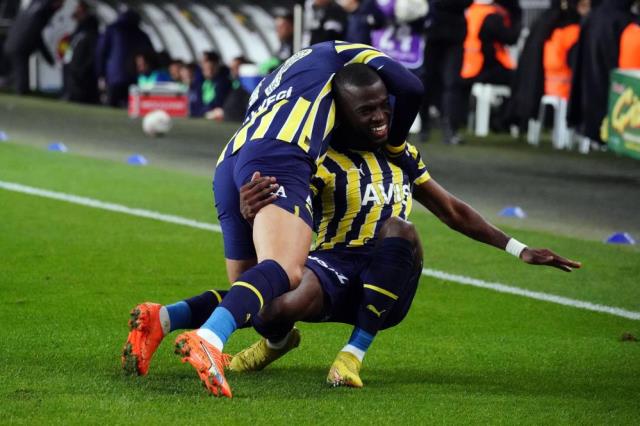 Son Dakika: Kadıköy'de Valencia'nın gecesi! Fenerbahçe, Kasımpaşa'yı rahat geçti