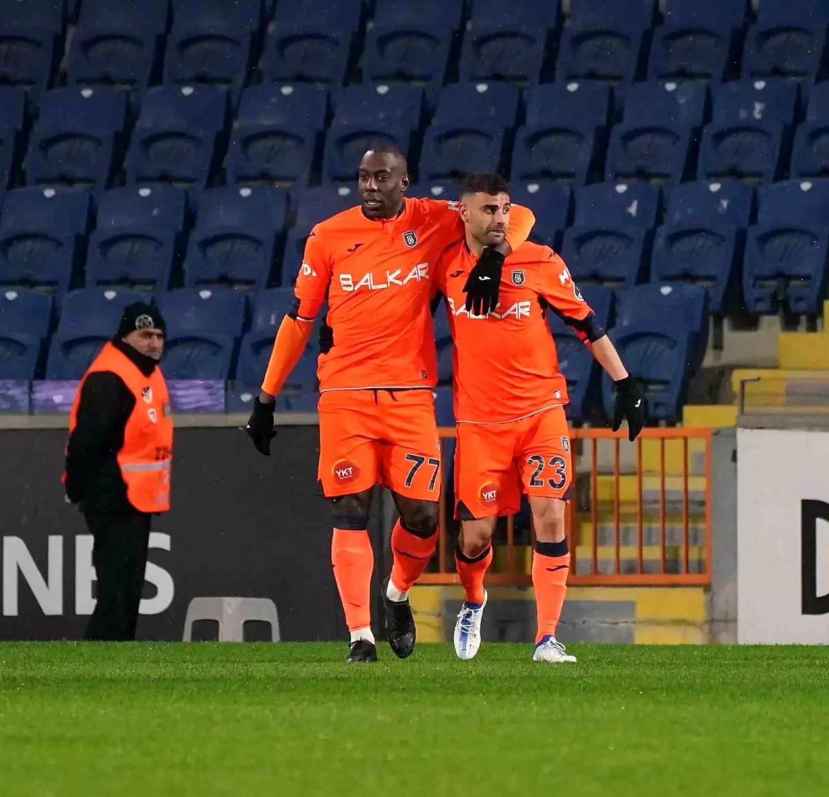 Spor Toto Süper Lig: Medipol Başakşehir: 0 Konyaspor: 0 (Maç devam ediyor)