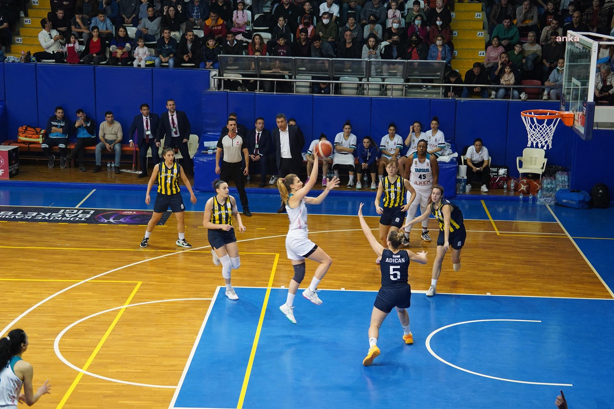 Tarsus Belediyesi Kadın Basketbol Takımı, Fenerbahçe Gelişim\'i Mağlup Etti