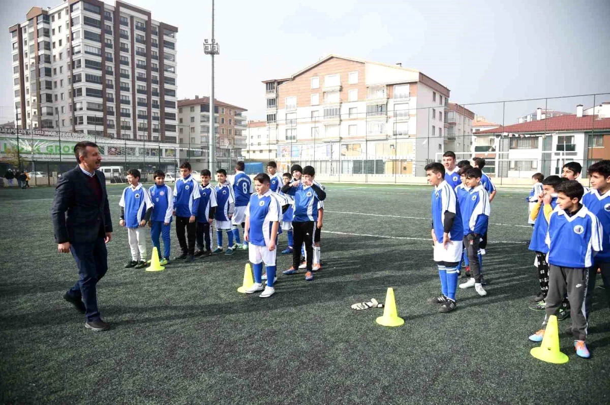 Altındağ Belediyesi ücretsiz futbol kurslarıyla futbolcu yetiştiriyor