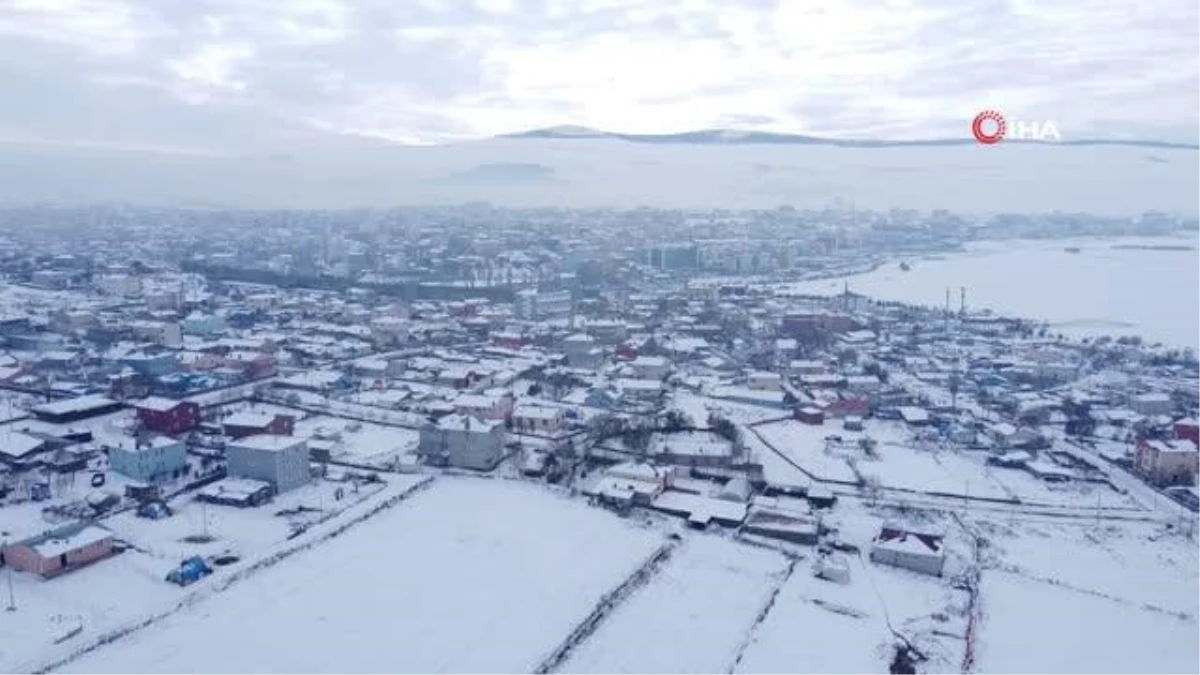 Ardahan\'da Sibirya soğukları yerini kar yağışına bıraktı