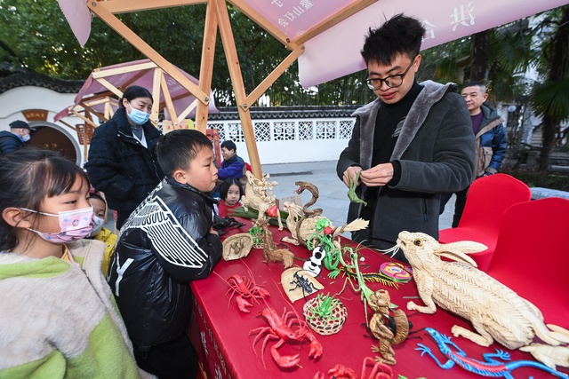Çin'in Jiaxing Kentindeki Fener Festivalinden Kareler Çin'in Jiaxing Kentindeki Fener Festivalinden Kareler