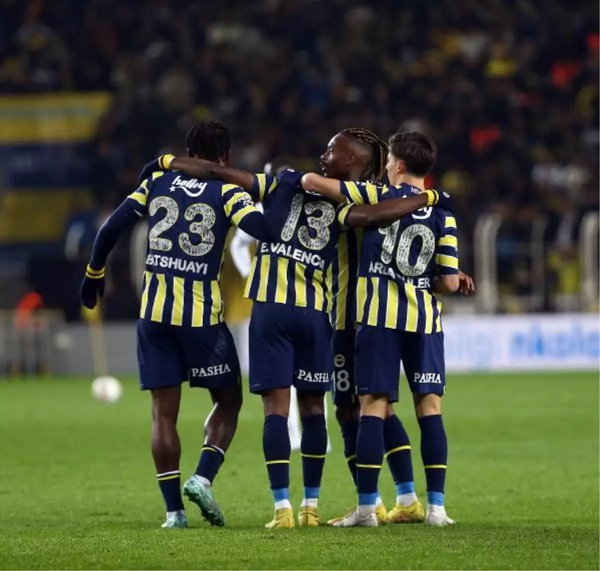 Fenerbahçe şampiyonluk yarışını bırakmıyor