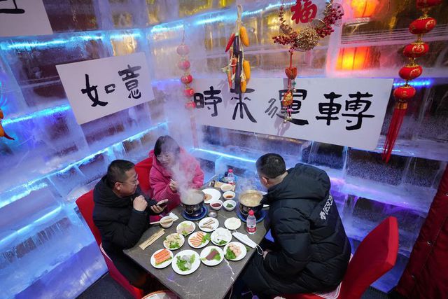 Harbin'de Gıda Fuarının Buzdan Stantları Büyük İlgi Çekiyor Harbin'de Gıda Fuarının Buzdan Stantları Büyük İlgi Çekiyor