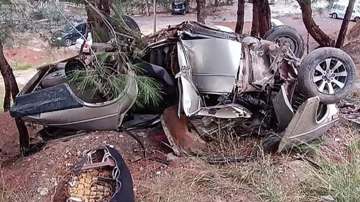 Hatay\'da otomobil ormana uçtu! Korkunç kazadan geriye bu kare kaldı