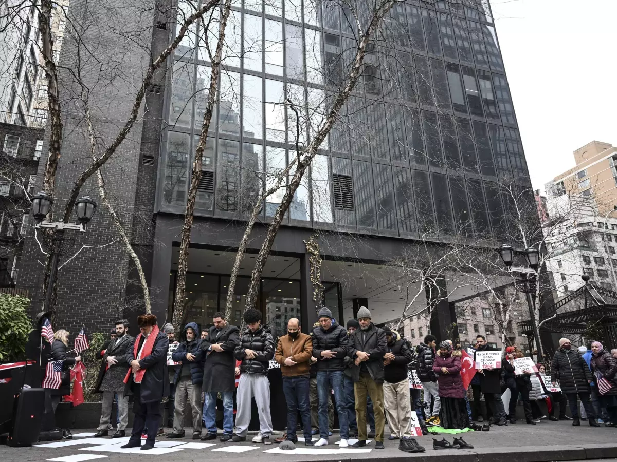 İsveç\'te Kur\'an-ı Kerim\'in yakılması New York\'ta protesto edildi