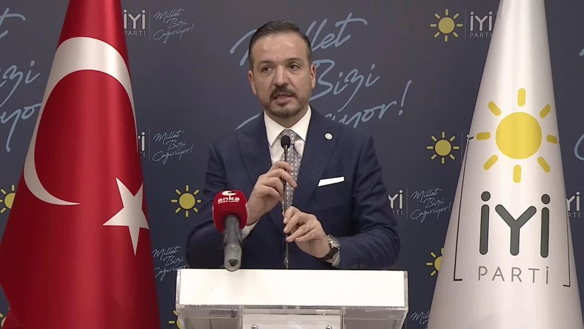 Kürşad Zorlu\'dan, "Erdoğan\'ın 3. Kez Adaylığı" Açıklaması: "Ysk Görüşünü Açıklamak Zorunda.
