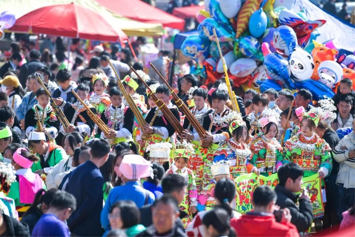 Miao Etnik Grubuna Mensup İnsanlar, Çin\'in Güneybatısındaki Guizhou\'da Geleneklerini Kutluyor