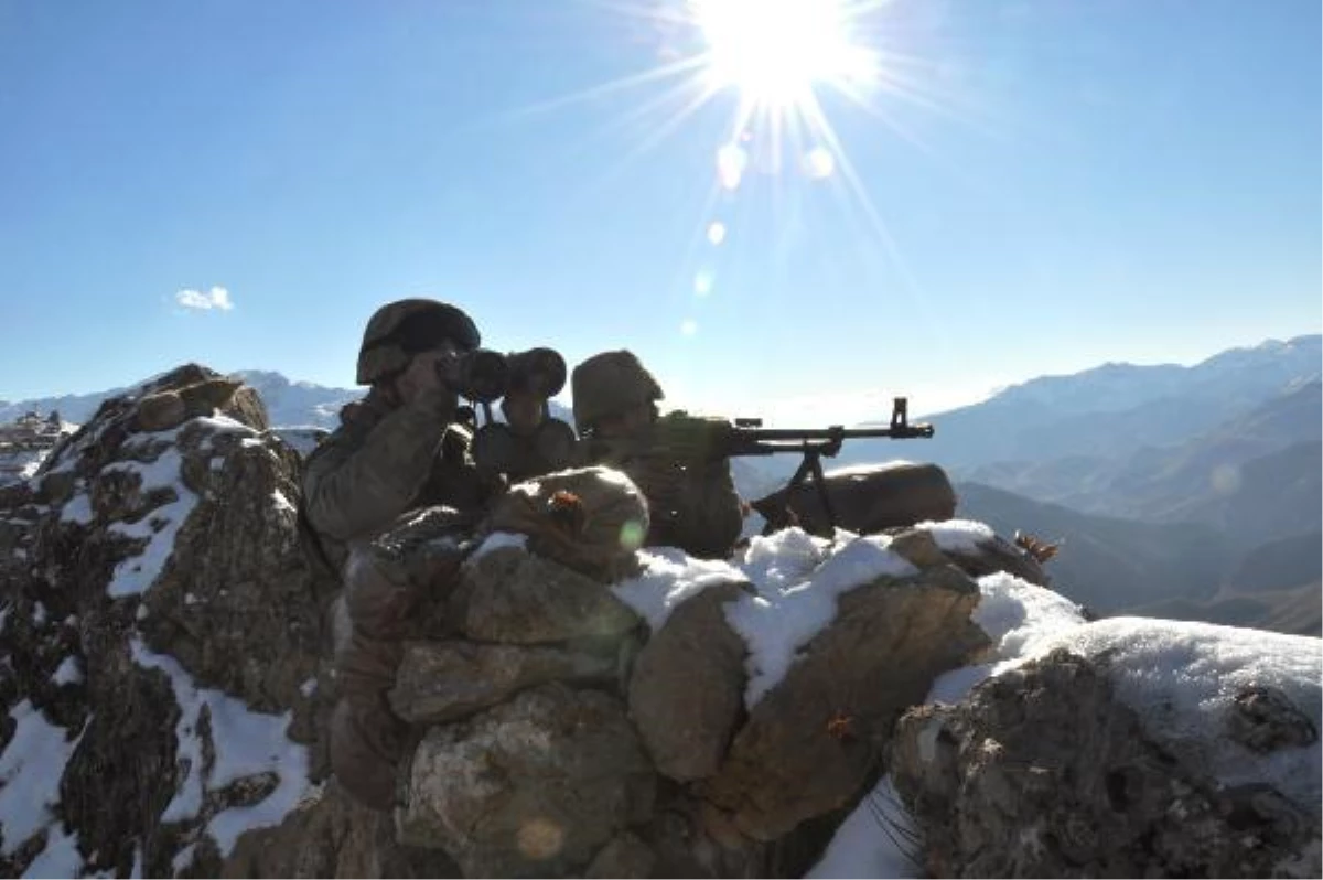 Irak\'ın kuzeyinden kaçan 2 PKK\'lı terörist teslim oldu