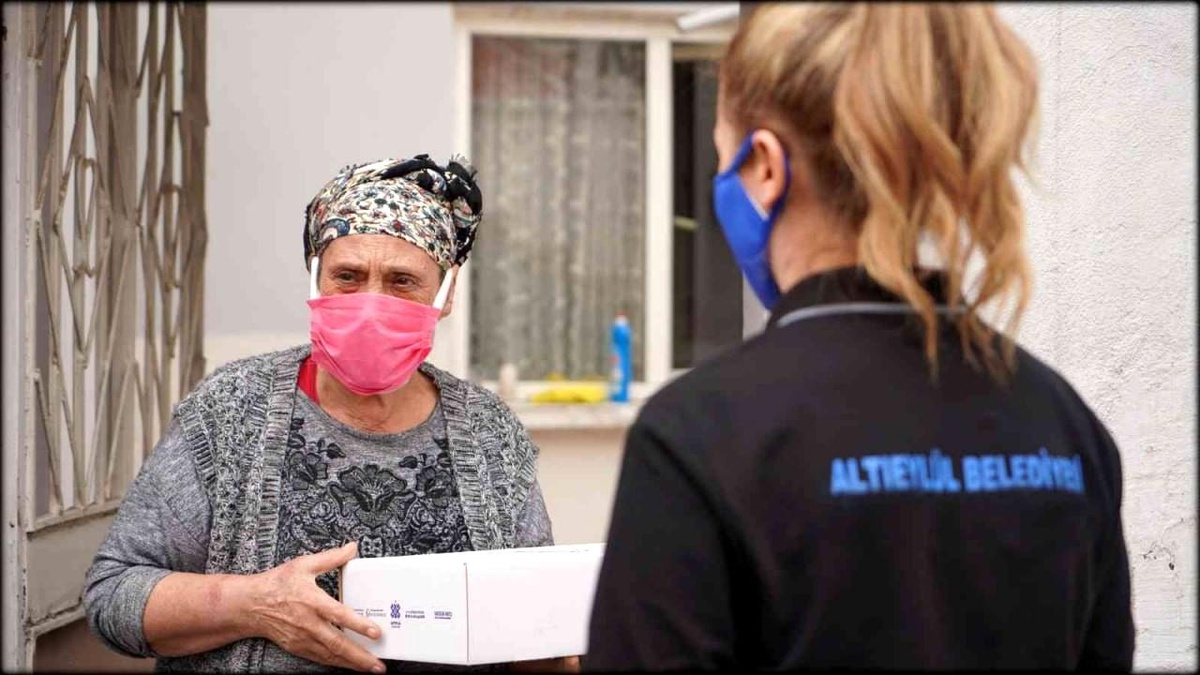 Altıeylül Belediyesi\'nden 24 bin aileye şefkat eli