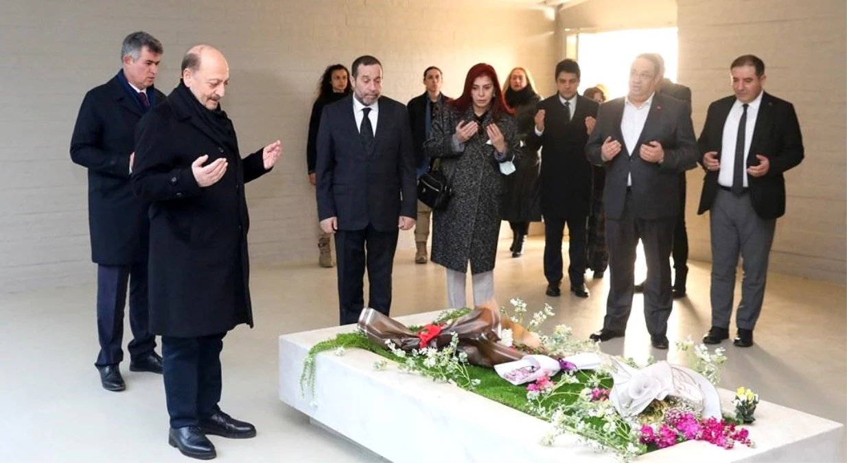 Bakan Bilgin, Denktaş ve Küçük\'ün anıt mezarlarını ziyaret etti