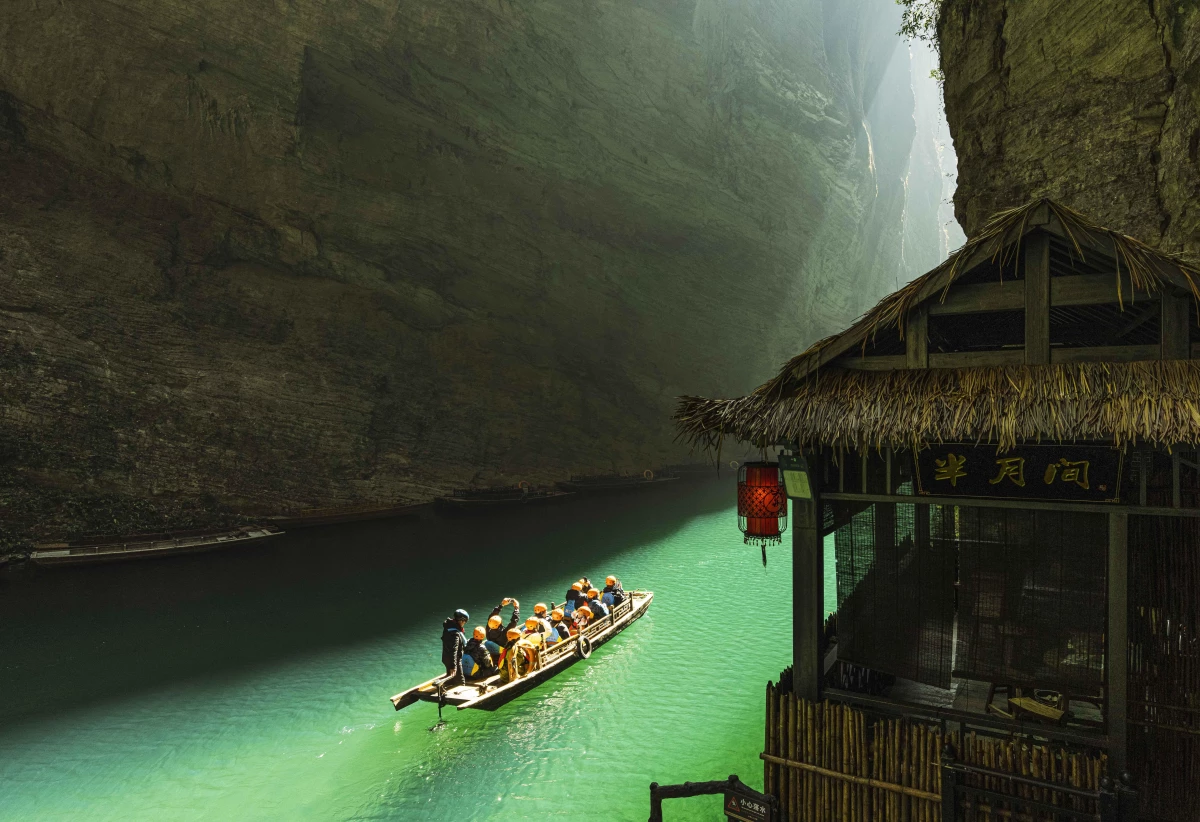 Çin\'in Pingshan Kanyonu Turistlerin İlgi Odağı Haline Geldi