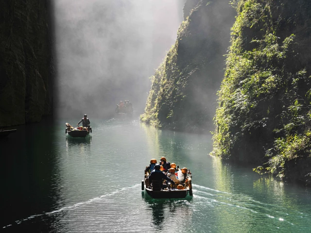 Çin'in Pingshan Kanyonu Turistlerin İlgi Odağı Haline Geldi