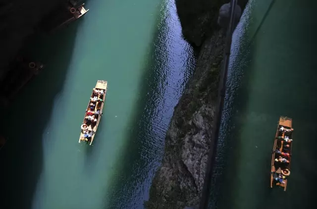 Çin'in Pingshan Kanyonu Turistlerin İlgi Odağı Haline Geldi